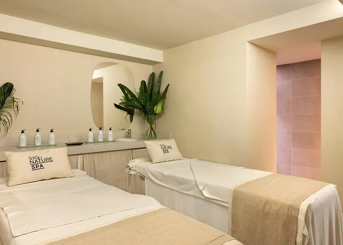 特乐玛me锡切斯酒店 酒店 锡切斯