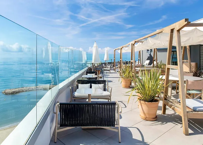 特乐玛me锡切斯酒店 5*