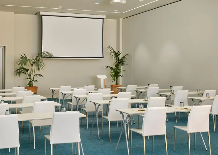 Me Terramar Готель Сіджас