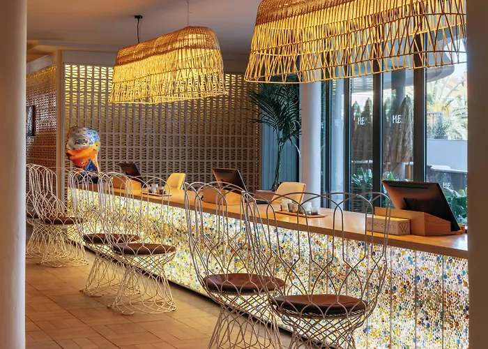 特乐玛me锡切斯酒店 5* 锡切斯