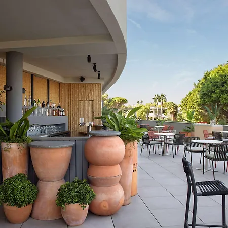 Me Terramar מלון