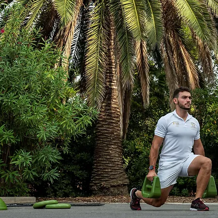 Me Terramar Готель Сіджас