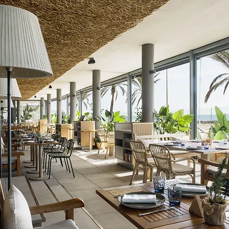 Готель Me Terramar Сіджас